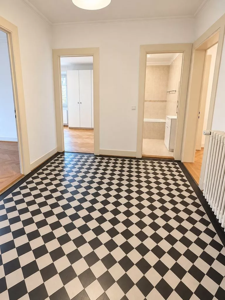 Entree_d'appartement_lumineuse_et_minimaliste.png
