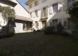 La cour de la propriété