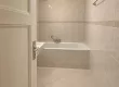 Piece_minimaliste_aux_portes-fenetres.png