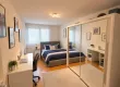 Chambre_moderne_aux_accents_bleu_marine.png