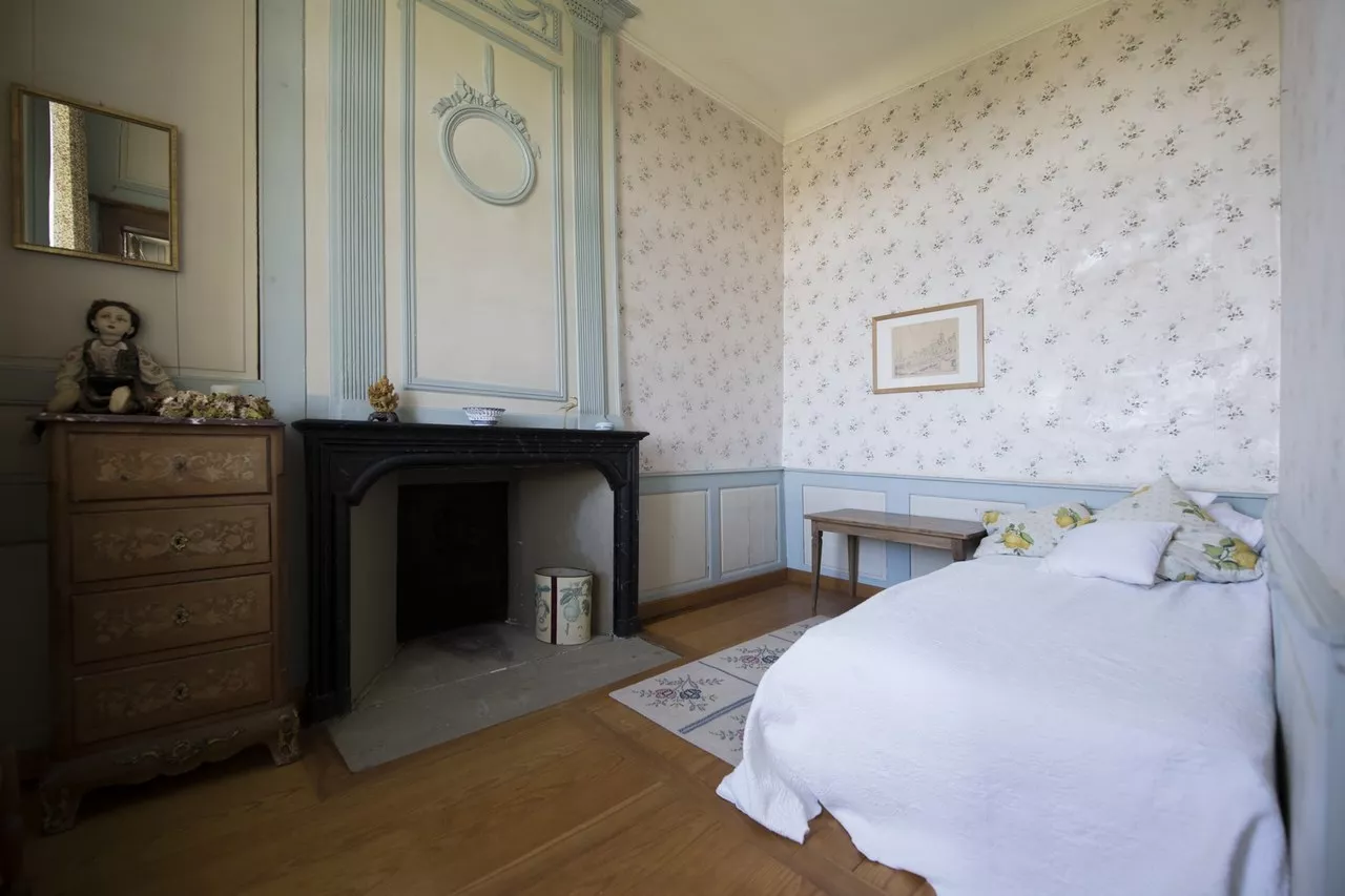Chambre d'env. 8 m2 au 1er étage