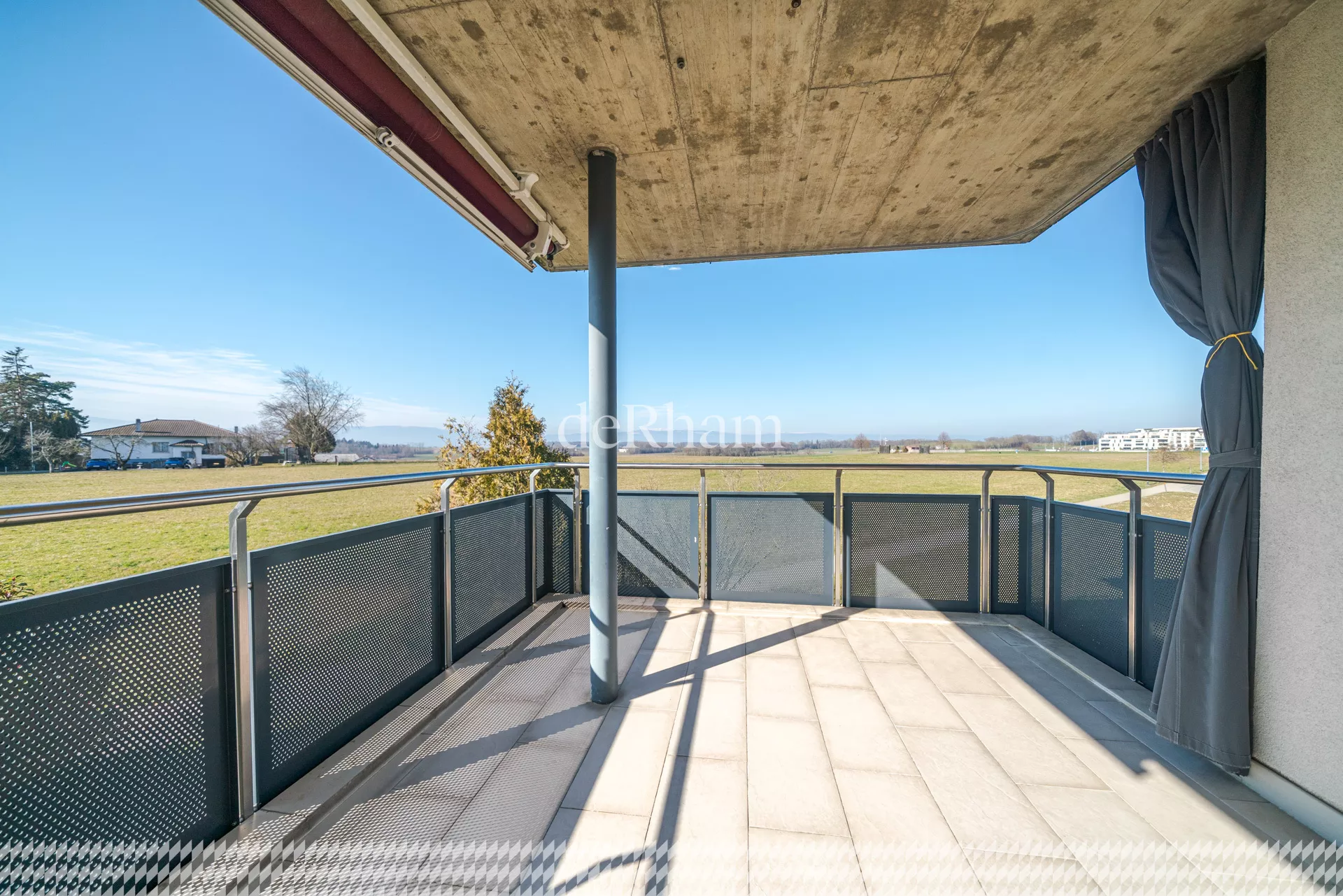 Balcon avec vue Ouest sur le Jura
